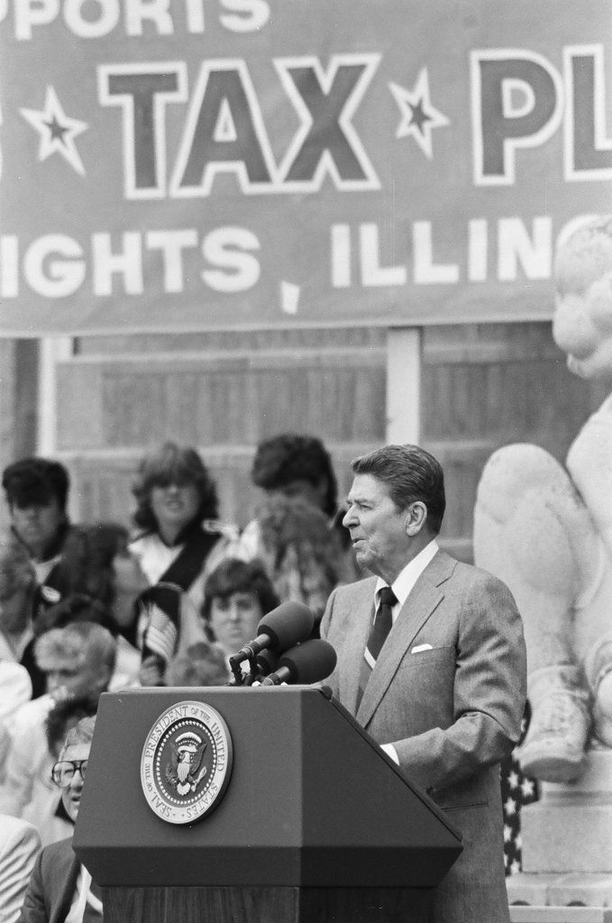 Ronald Reagan speaks at Bloom Township High School - Jarvinen for Chicago Sun-Times