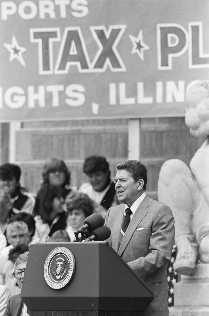 Ronald Reagan speaks at Bloom Township High School - Jarvinen for Chicago Sun-Times