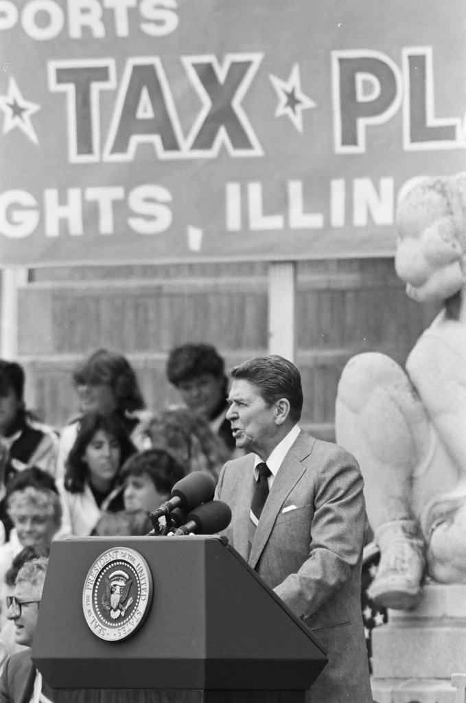 Ronald Reagan speaks at Bloom Township High School - Jarvinen for Chicago Sun-Times