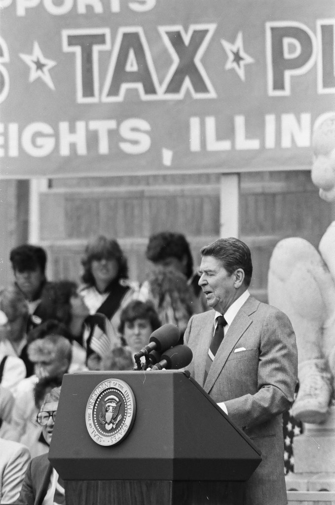Ronald Reagan speaks at Bloom Township High School - Jarvinen for Chicago Sun-Times