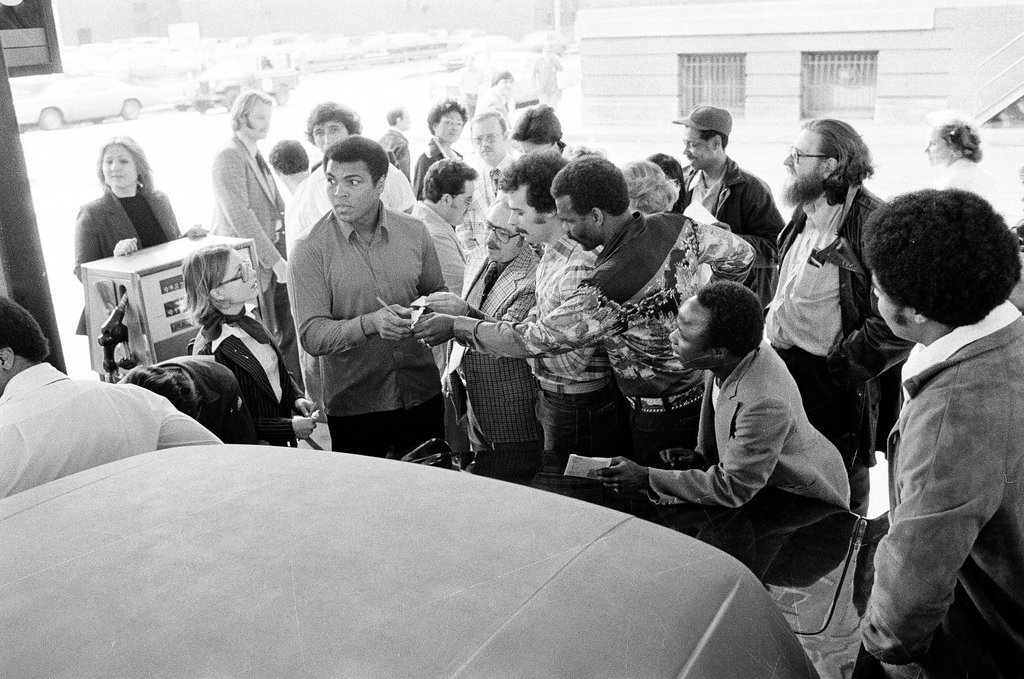 Muhammad Ali pumping gas - Martha Hartnett for Chicago Sun-Times