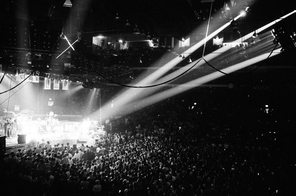 Earth Wind and Fire performs at Chicago Stadium - Perry C. Riddle for Chicago Sun-Times