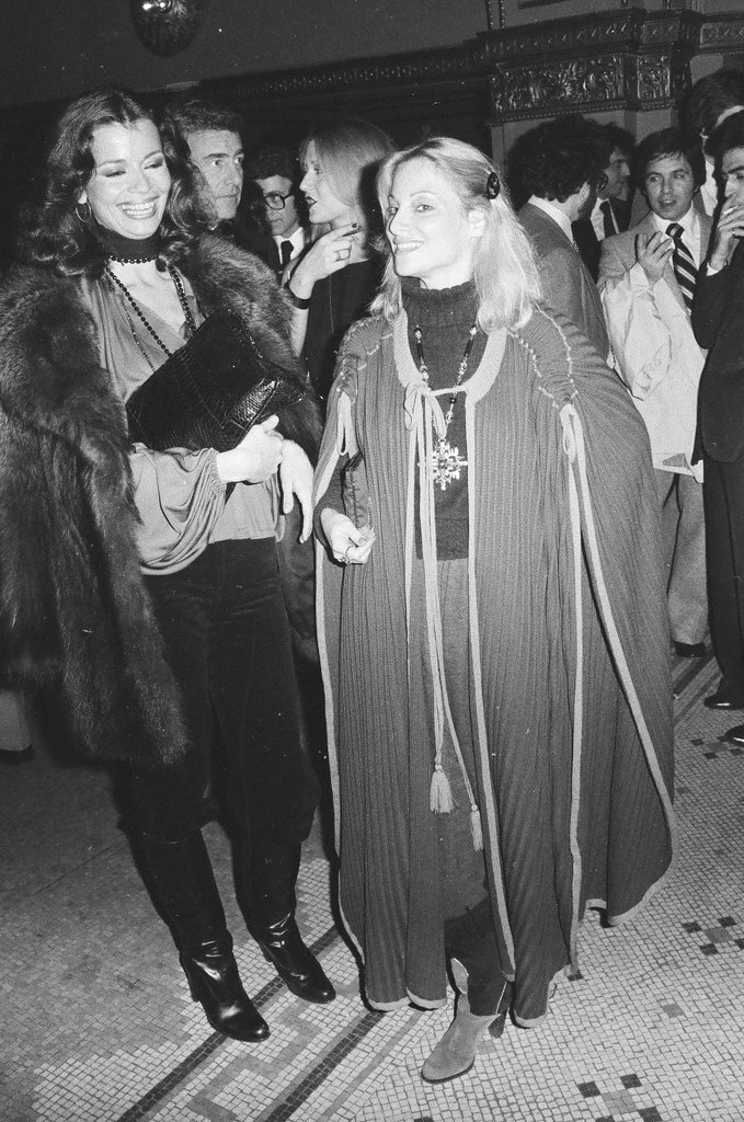 People arrive at Ali exhibition fight - Chuck (Charles) Kirman for Chicago Sun-Times