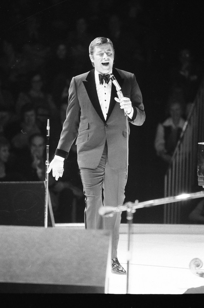 Jerry Lewis  performs at Mill Run - Chuck (Charles) Kirman for Chicago Sun-Times