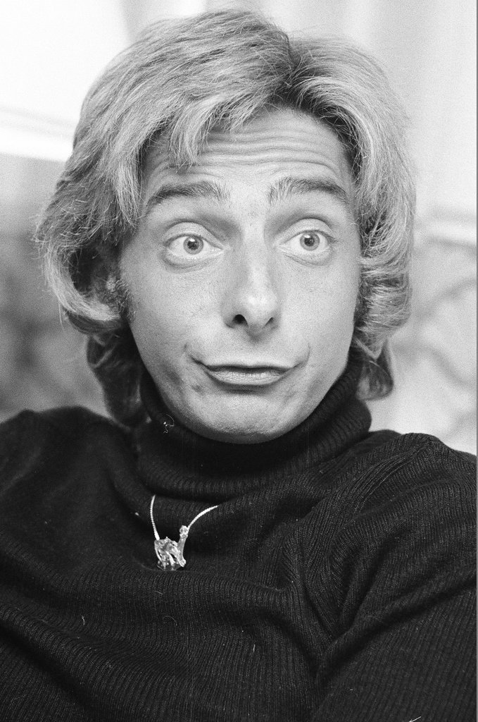 Close-up shots of Barry Manilow - James (Jim) Klepitsch for Chicago Sun-Times
