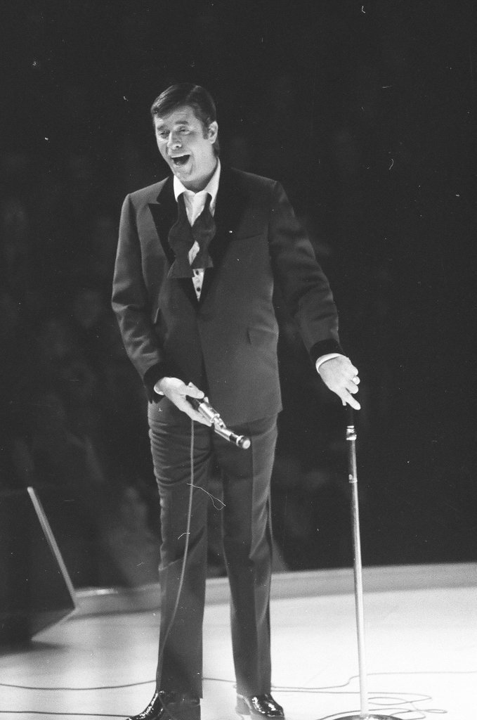 Jerry Lewis  performs at Mill Run - Chuck (Charles) Kirman for Chicago Sun-Times
