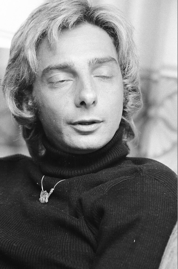 Close-up shots of Barry Manilow - James (Jim) Klepitsch for Chicago Sun-Times