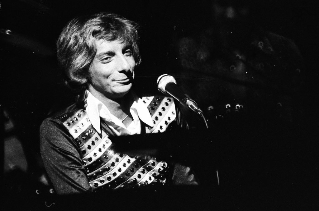 Barry Manilow performs at Auditorium Theatre - Don Bierman for Chicago Sun-Times