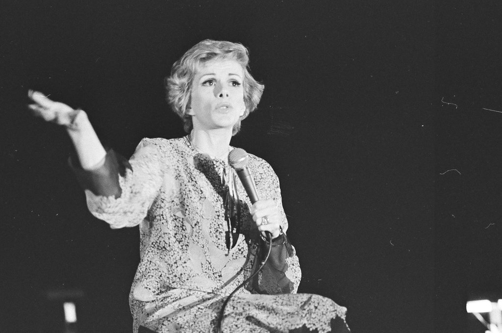 Joan Rivers performs at the Blue Max - Richard Derk for Chicago Sun-Times
