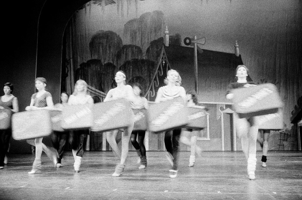 Mickey Rooney attends Sugar Babies rehearsal - Reeve for Chicago Sun-Times