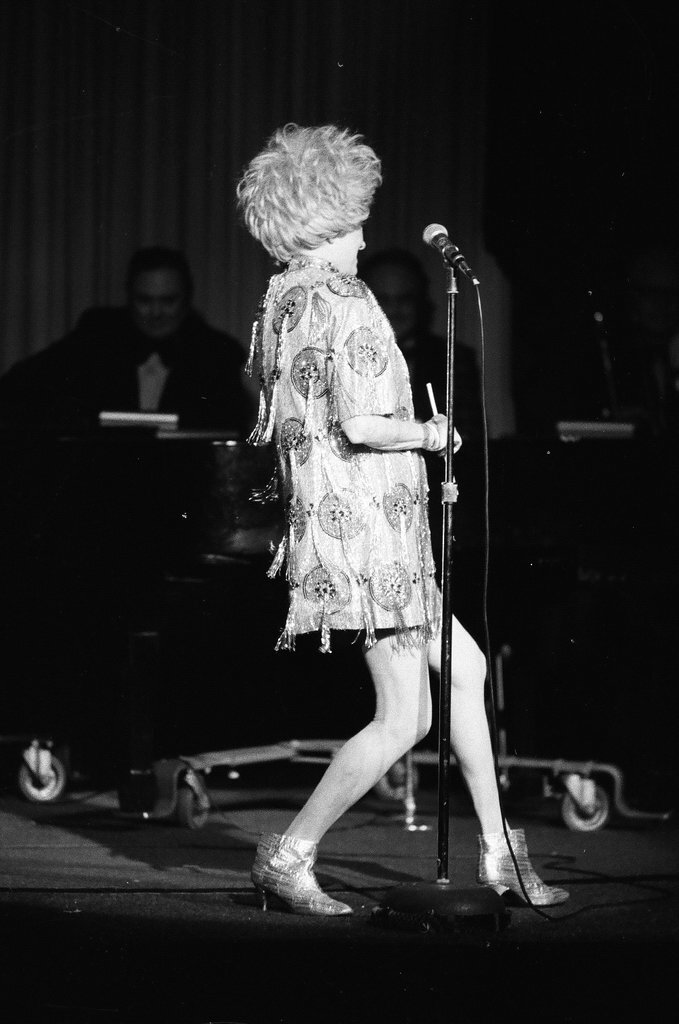 Phyllis Diller performing at Palmer House - Edmund Jarecki for Chicago Sun-Times