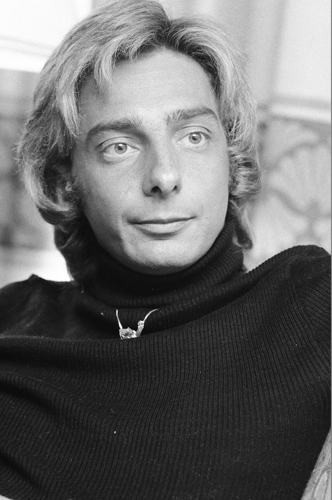 Close-up shots of Barry Manilow - James (Jim) Klepitsch for Chicago Sun-Times