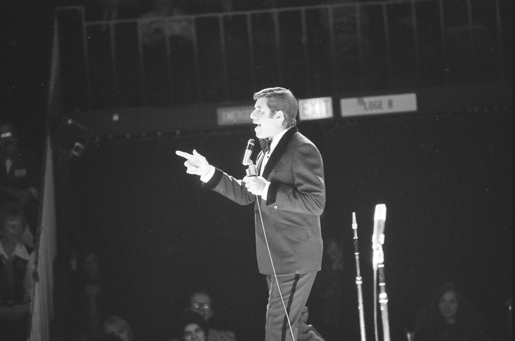 Jerry Lewis  performs at Mill Run - Chuck (Charles) Kirman for Chicago Sun-Times