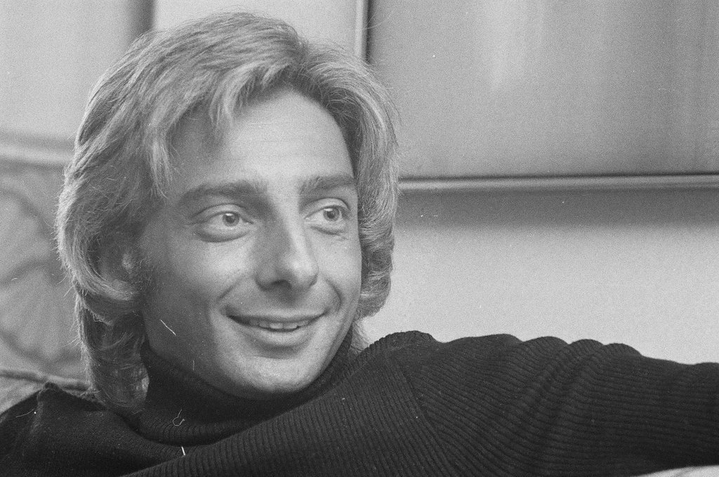 Close-up shots of Barry Manilow - James (Jim) Klepitsch for Chicago Sun-Times