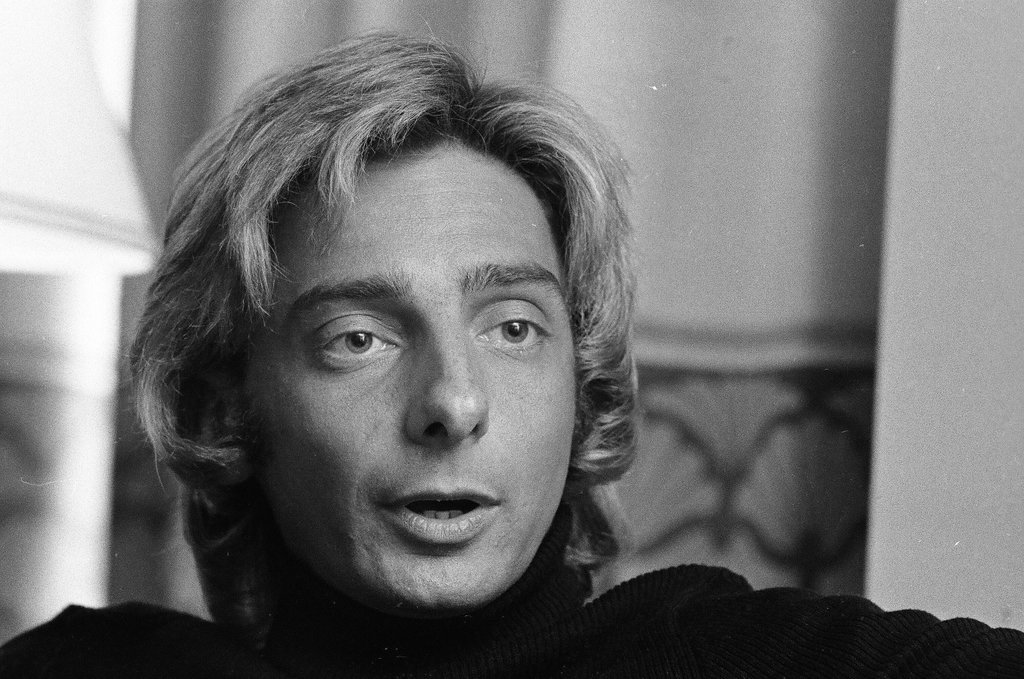 Close-up shots of Barry Manilow - James (Jim) Klepitsch for Chicago Sun-Times