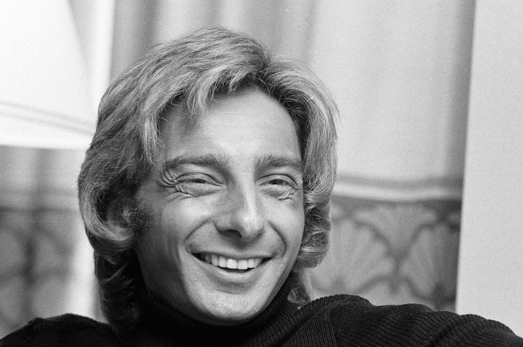 Close-up shots of Barry Manilow - James (Jim) Klepitsch for Chicago Sun-Times