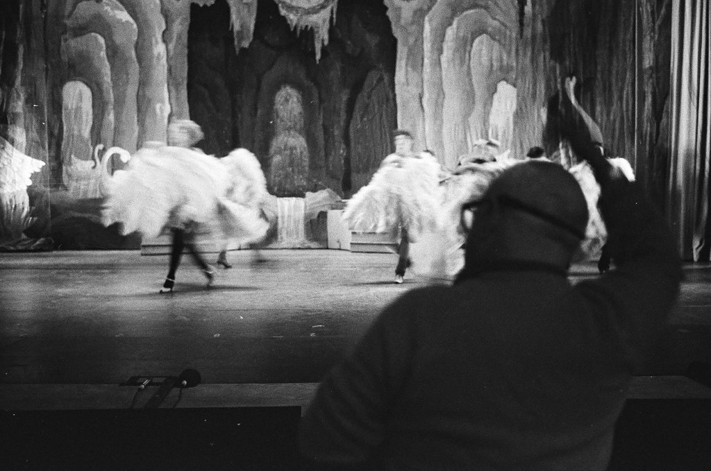 Mickey Rooney attends Sugar Babies rehearsal - Reeve for Chicago Sun-Times