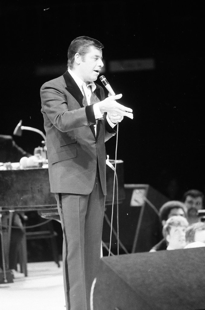 Jerry Lewis  performs at Mill Run - Chuck (Charles) Kirman for Chicago Sun-Times