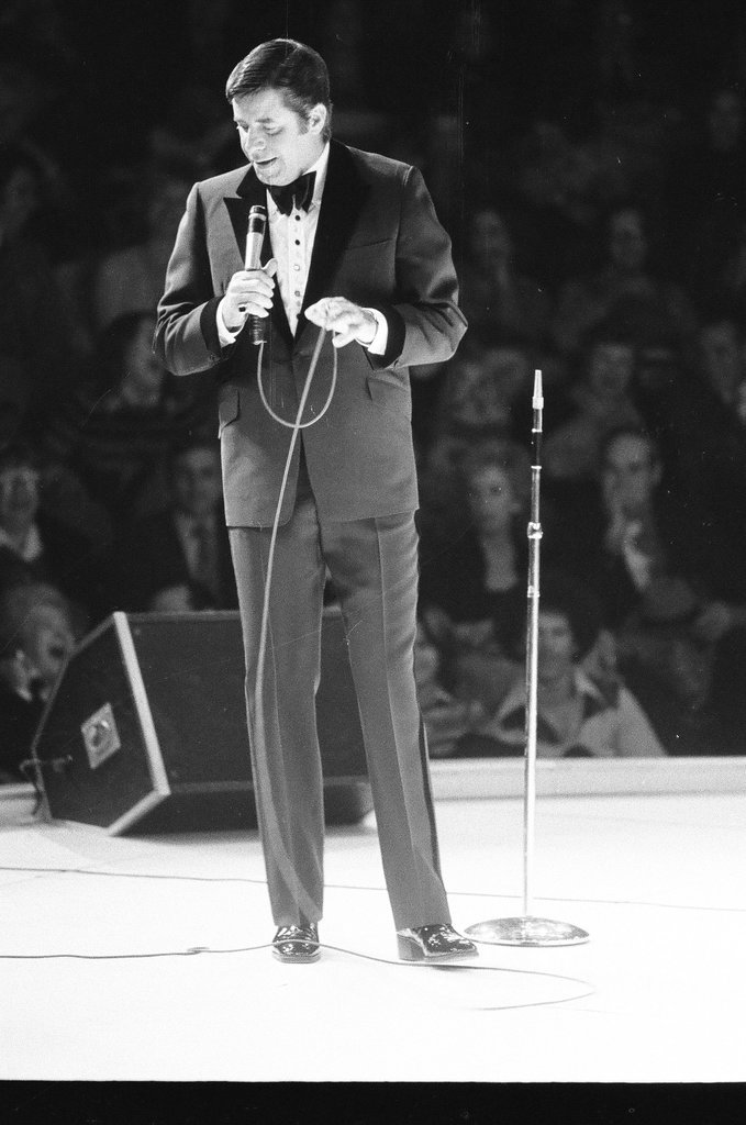Jerry Lewis  performs at Mill Run - Chuck (Charles) Kirman for Chicago Sun-Times