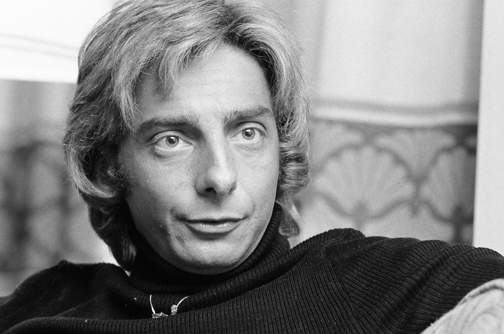 Close-up shots of Barry Manilow - James (Jim) Klepitsch for Chicago Sun-Times