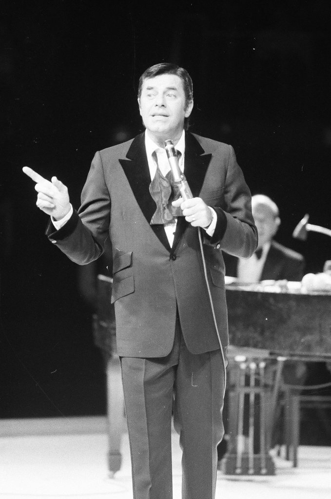 Jerry Lewis  performs at Mill Run - Chuck (Charles) Kirman for Chicago Sun-Times