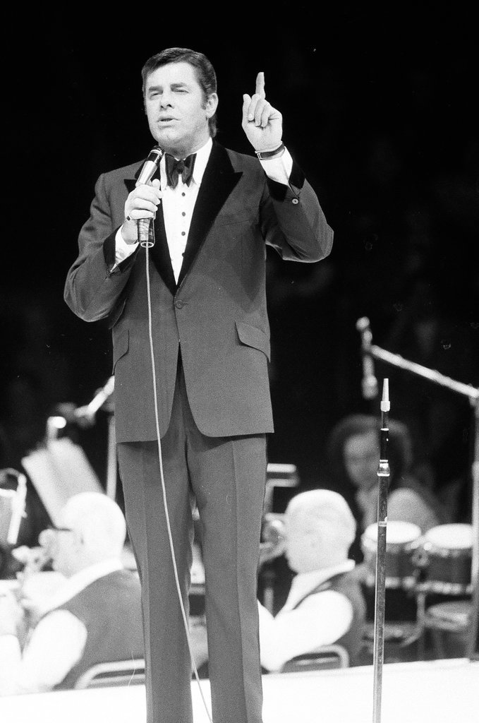 Jerry Lewis  performs at Mill Run - Chuck (Charles) Kirman for Chicago Sun-Times