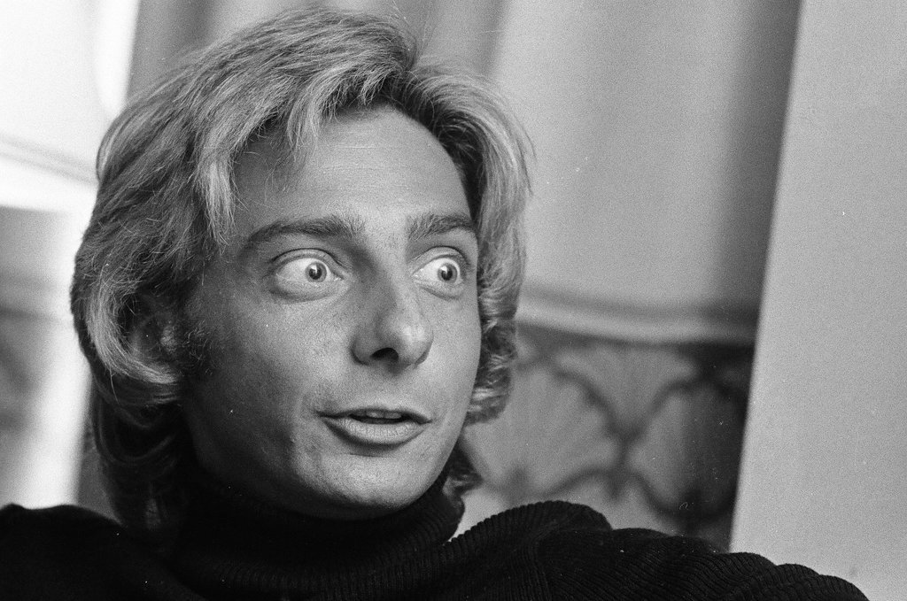 Close-up shots of Barry Manilow - James (Jim) Klepitsch for Chicago Sun-Times