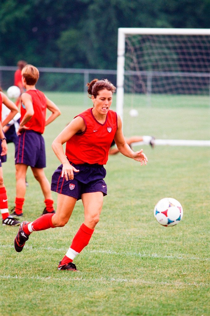 Mia Hamm practices with USA women's soccer team - Chicago Sun-Times