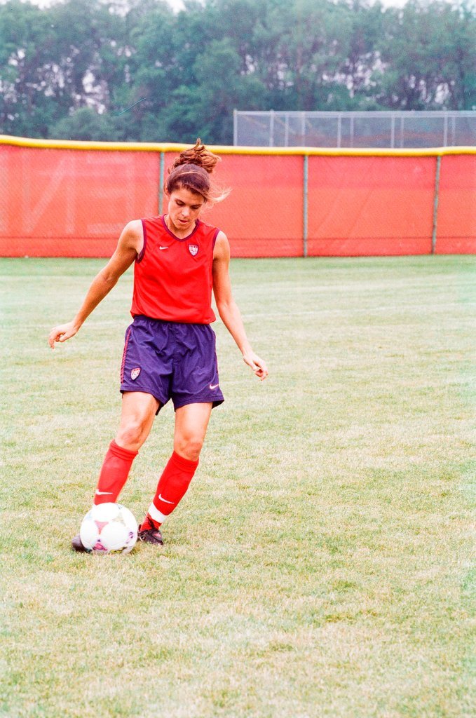 Mia Hamm practices with USA women's soccer team - Chicago Sun-Times