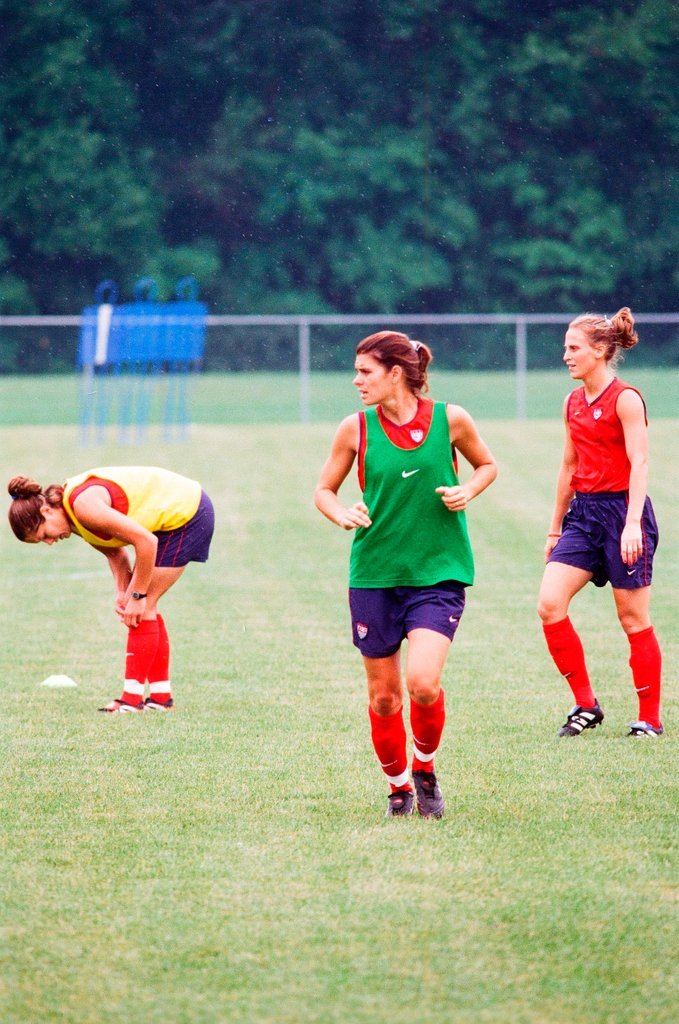Mia Hamm practices with USA women's soccer team - Chicago Sun-Times
