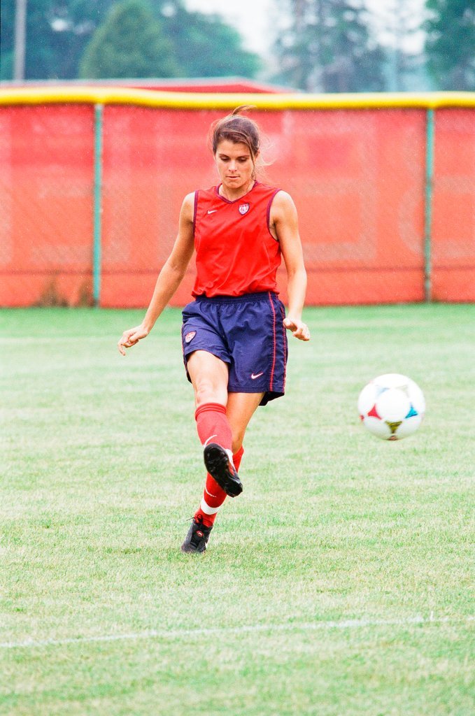 Mia Hamm practices with USA women's soccer team - Chicago Sun-Times