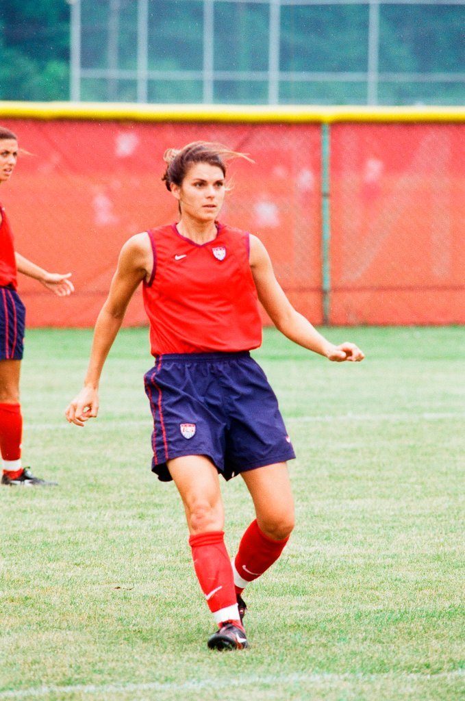 Mia Hamm practices with USA women's soccer team - Chicago Sun-Times