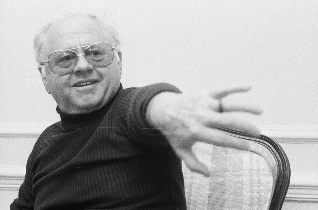 Mickey Rooney sitting in a chair - Jerry Tomaselli for Chicago Sun-Times
