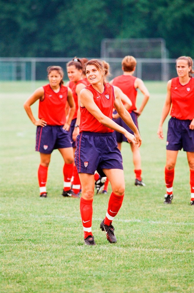 Mia Hamm practices with USA women's soccer team - Chicago Sun-Times