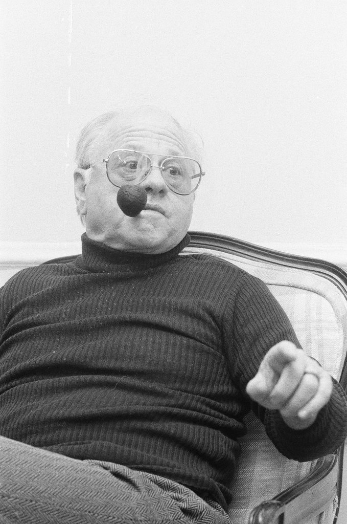 Mickey Rooney sitting in a chair - Jerry Tomaselli for Chicago Sun-Times