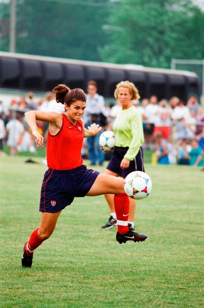 Mia Hamm practices with USA women's soccer team - Chicago Sun-Times