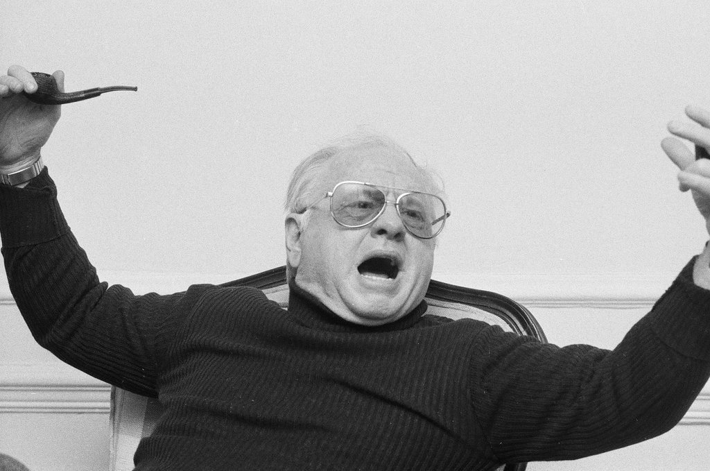 Mickey Rooney sitting in a chair - Jerry Tomaselli for Chicago Sun-Times