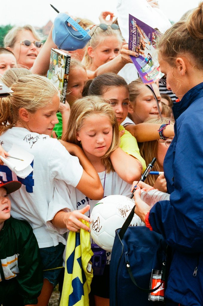 Mia Hamm practices with USA women's soccer team - Chicago Sun-Times