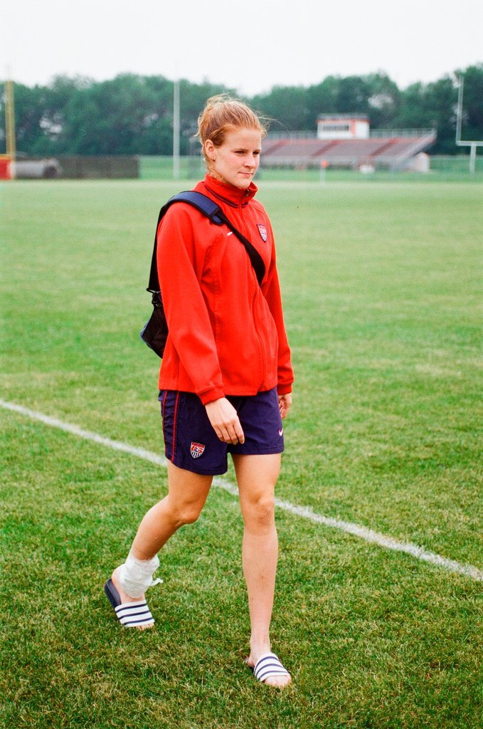 Mia Hamm practices with USA women's soccer team - Chicago Sun-Times
