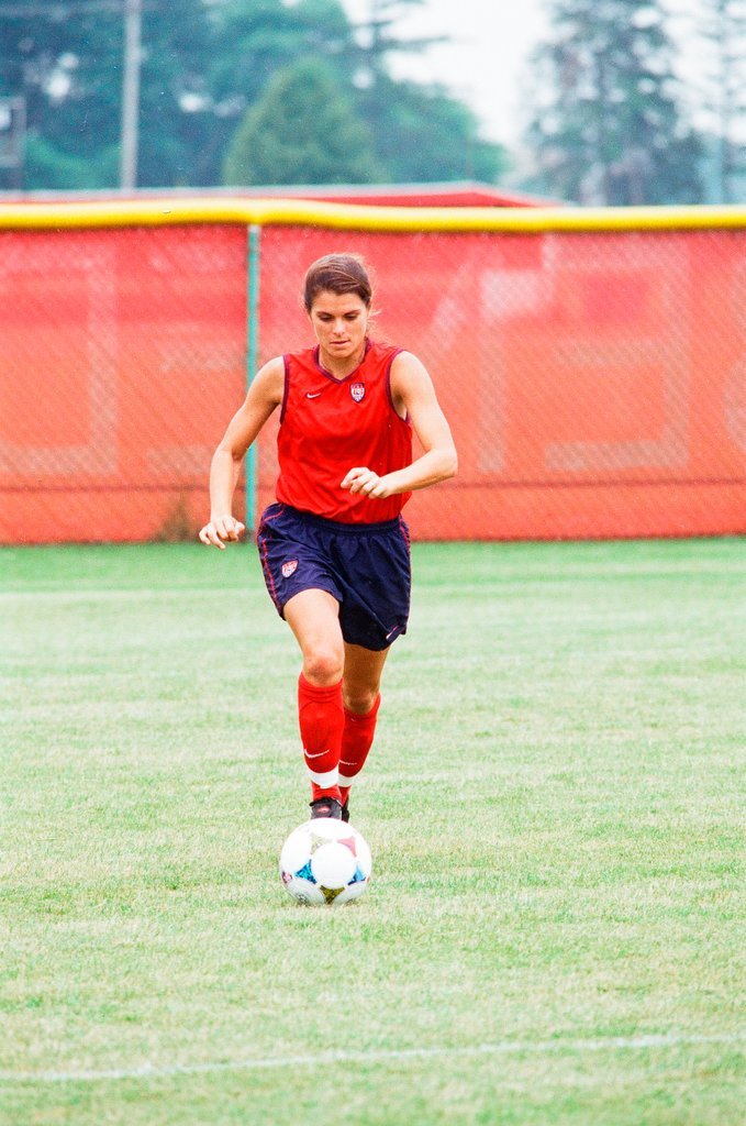 Mia Hamm practices with USA women's soccer team - Chicago Sun-Times
