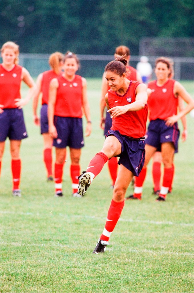 Mia Hamm practices with USA women's soccer team - Chicago Sun-Times