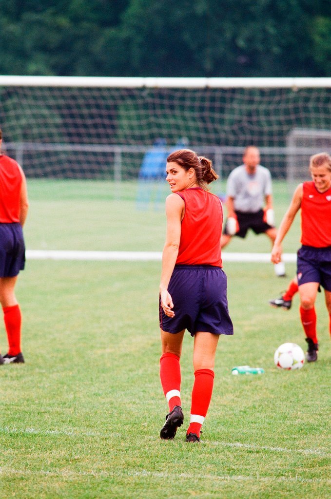 Mia Hamm practices with USA women's soccer team - Chicago Sun-Times