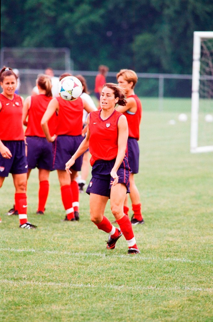 Mia Hamm practices with USA women's soccer team - Chicago Sun-Times