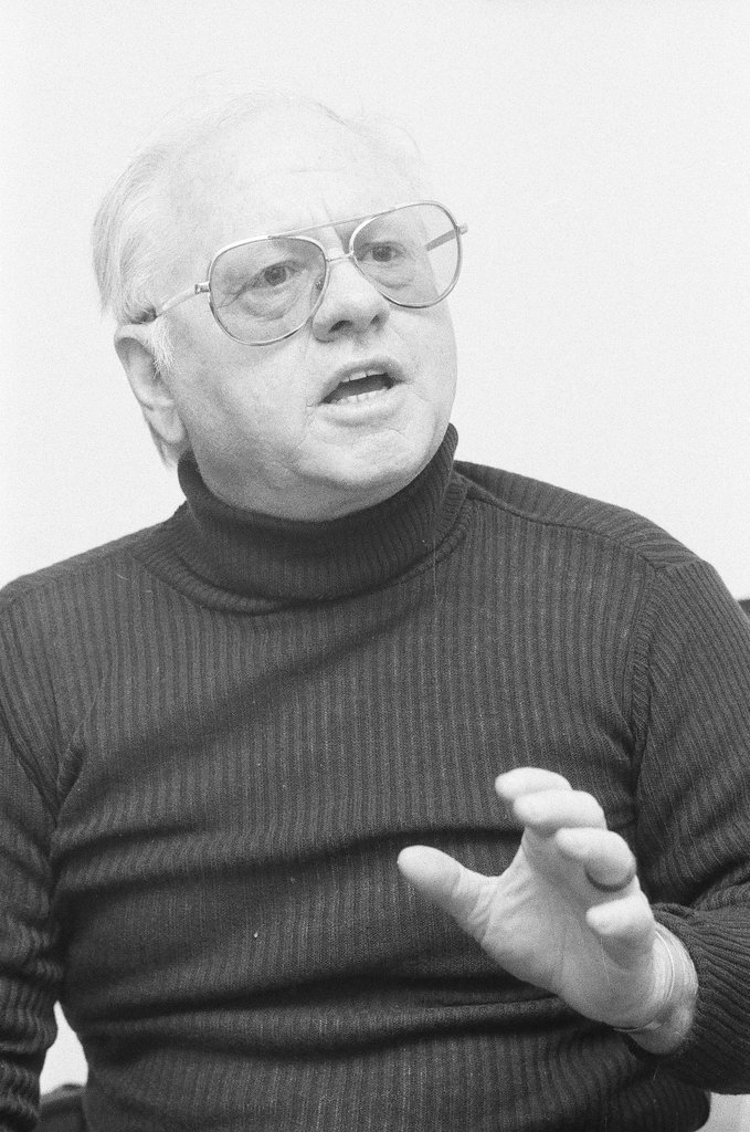 Mickey Rooney sitting in a chair - Jerry Tomaselli for Chicago Sun-Times