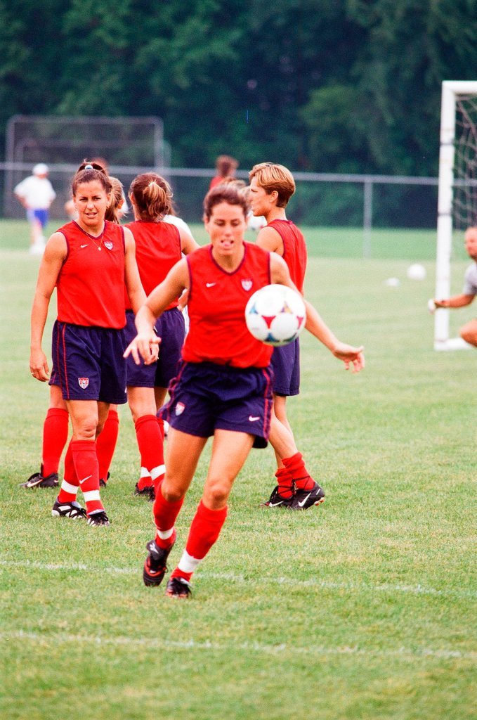 Mia Hamm practices with USA women's soccer team - Chicago Sun-Times