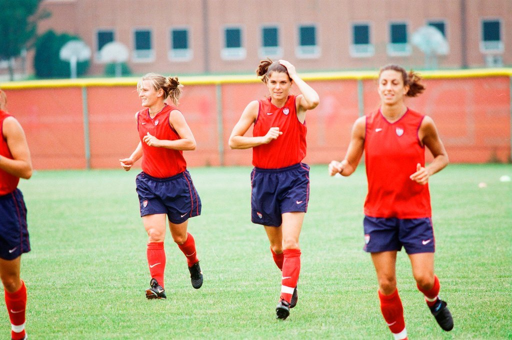 Mia Hamm practices with USA women's soccer team - Chicago Sun-Times