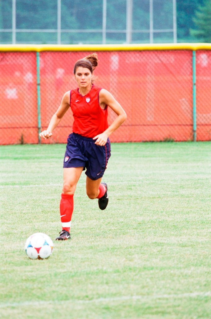 Mia Hamm practices with USA women's soccer team - Chicago Sun-Times