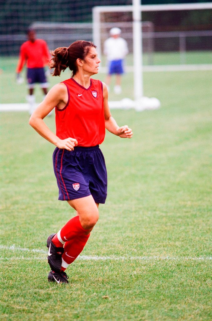 Mia Hamm practices with USA women's soccer team - Chicago Sun-Times