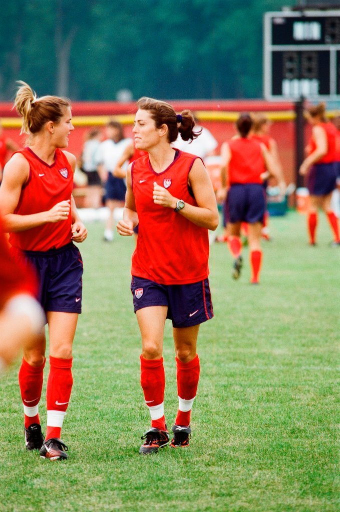 Mia Hamm practices with USA women's soccer team - Chicago Sun-Times