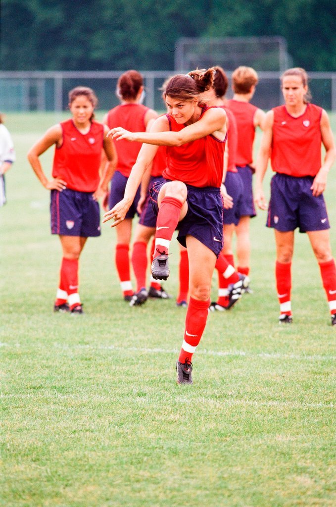 Mia Hamm practices with USA women's soccer team - Chicago Sun-Times